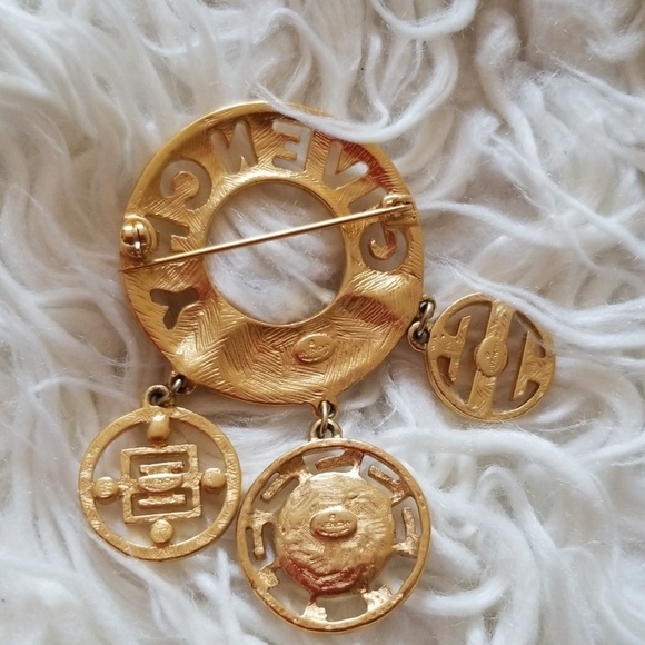 Gold Givenchy pin brooch - Picture 4 of 4